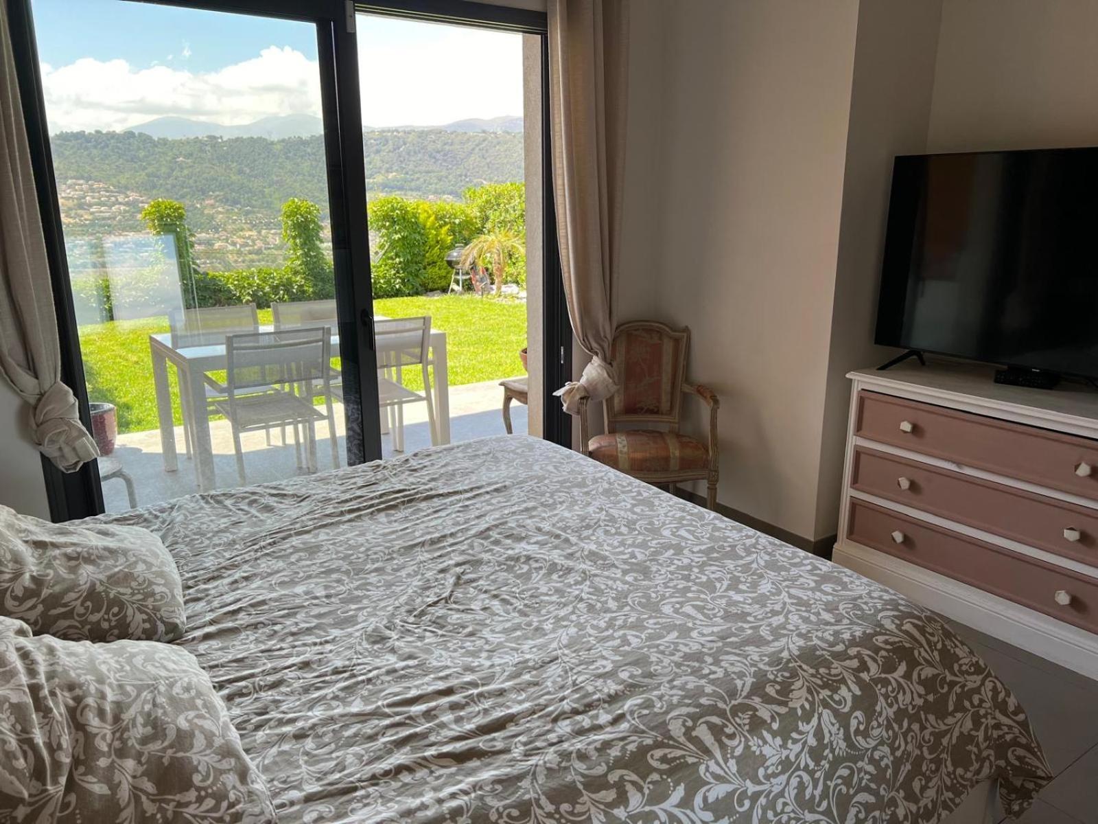 Joli 3 Pieces Ensoleille Sur Les Hauteurs De * Nizza